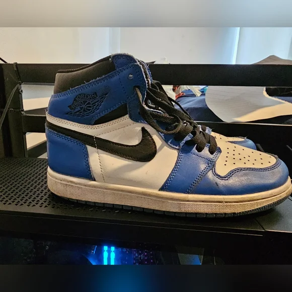 Air Jordan 1 Retro High - Picture 2 of 5